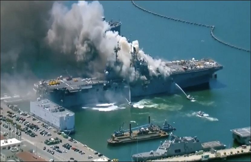امریکی شہر سان ڈیاگو کے نیول بیس پر بحری جہاز میں خوف ناک دھماکا ہوا ہے