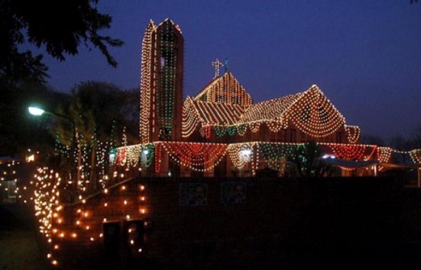 دنیا بھر کی طرح پاکستان میں بھی مسیحی برادری آج کرسمس کا تہوار منا رہی ہے
