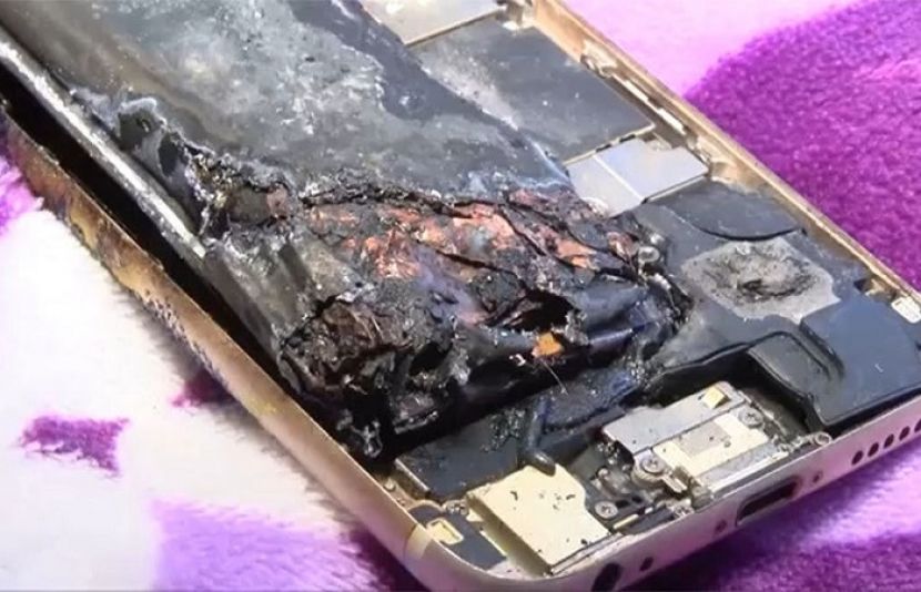 ایک 11 سالہ بچی نے دعویٰ کیا ہے کہ اس کا آئی فون اس کے ہاتھوں میں پھٹ گیا۔