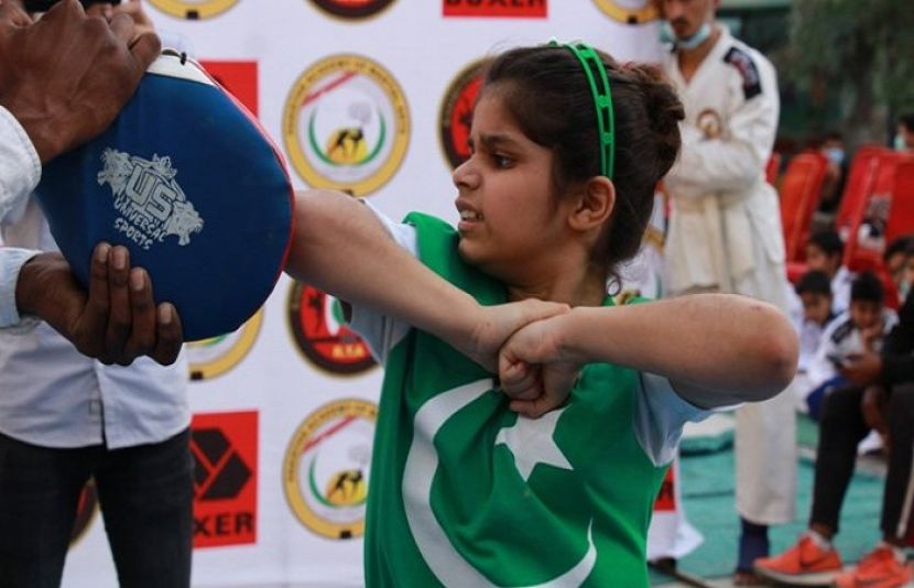 پاکستانی بچی کا بڑا کارنامہ، بھارتی خاتون کا عالمی ریکارڈ توڑ ڈالا