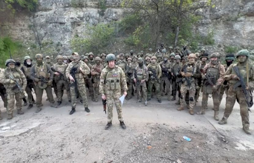 روس کے نیم فوجی دستے ویگنر گروپ نے یوکرینی شہر بخموت پر قبضے کا دعویٰ کیا ہے۔