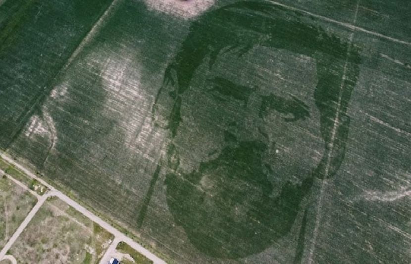 کسان نے مکئی کی فصل سے میسی کی تصویر بنا دی
