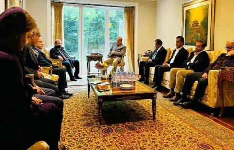  وزیراعظم پاکستان میاں محمد شہباز شریف اور ن لیگ کے قائد نواز شریف کے درمیان مشاورتی اجلاس