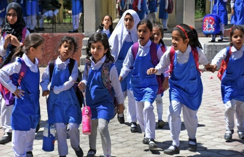 آزاد جموں و کشمیر کے تعلیمی اداروں میں موسم گرما کی تعطیلات میں مزید 4 روز کی توسیع کردی گئی۔