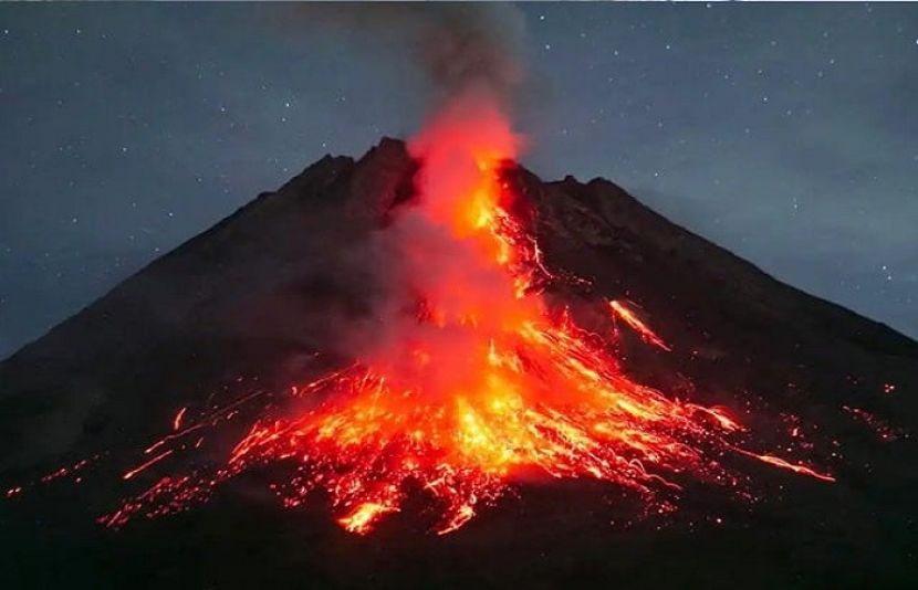 انڈونیشیا میں آتش فشاں نے تباہی مچا دی