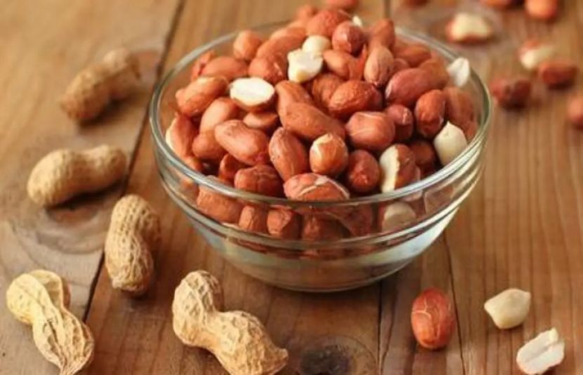 چھلکے کے ساتھ مونگ پھلی کھائیں یا نہ کھائیں؟