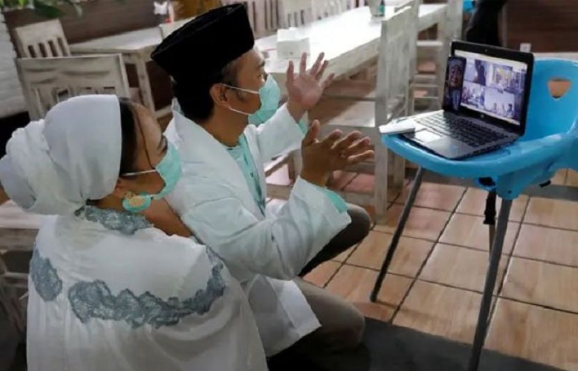  انڈونیشیا میں شادی کی انوکھی تقریب منعقد ہوئی جس میں باراتیوں اور میزبانوں نے آن لائن شرکت کی