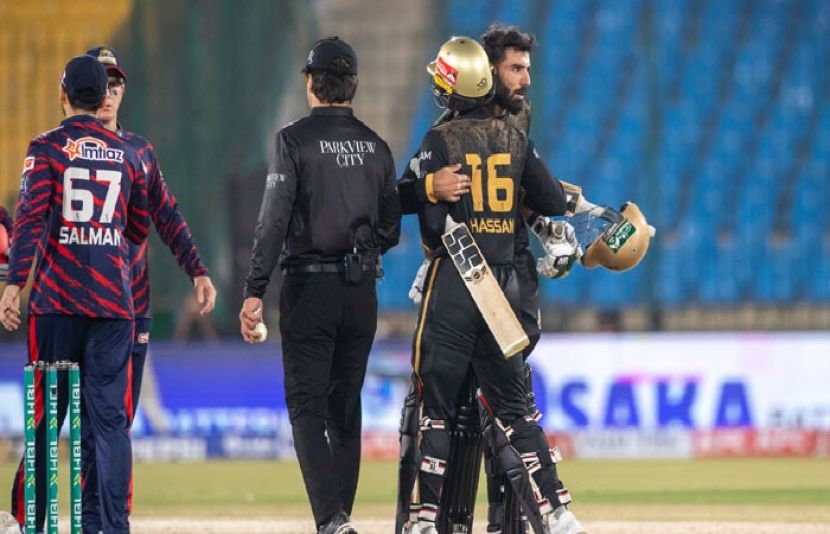 ایچ بی ایل پی ایس ایل میں حیدر آباد کنگز مین نے کراچی کنگز کو 4 وکٹوں سے ہرا کر پہلی فتح حاصل کرلی۔