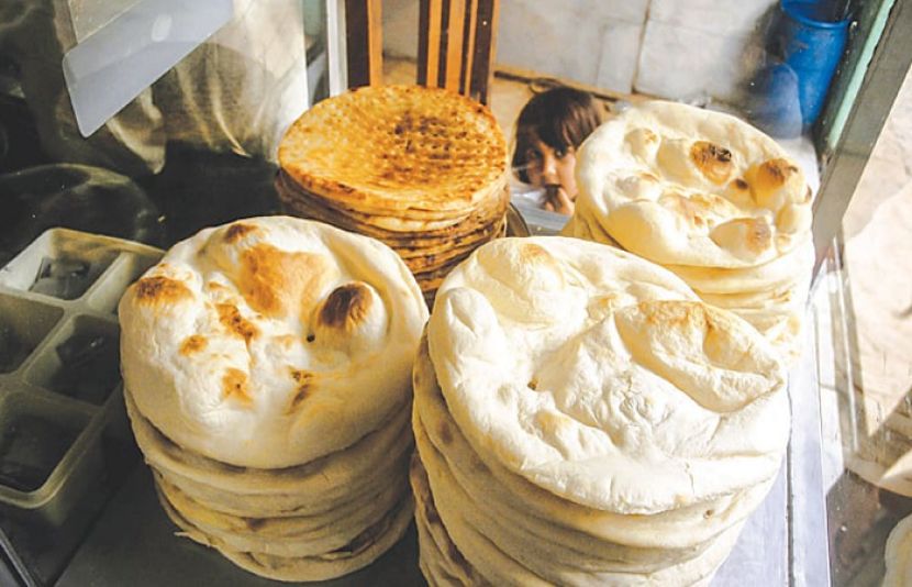 لاہور میں نان بائیوں کا روٹی کی قیمت میں 100 فیصد اضافے کا اعلان
