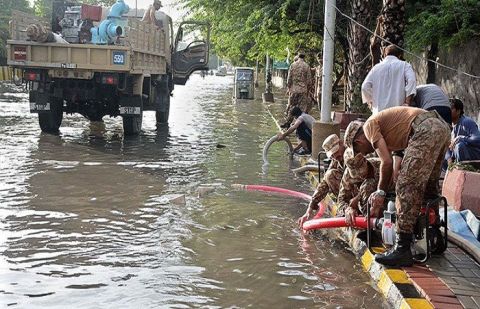 پاک فوج کا بلوچستان اور گلگت بلتستان کے سیلاب سے متاثرہ علاقوں میں ریسکیو آپریشنز جاری