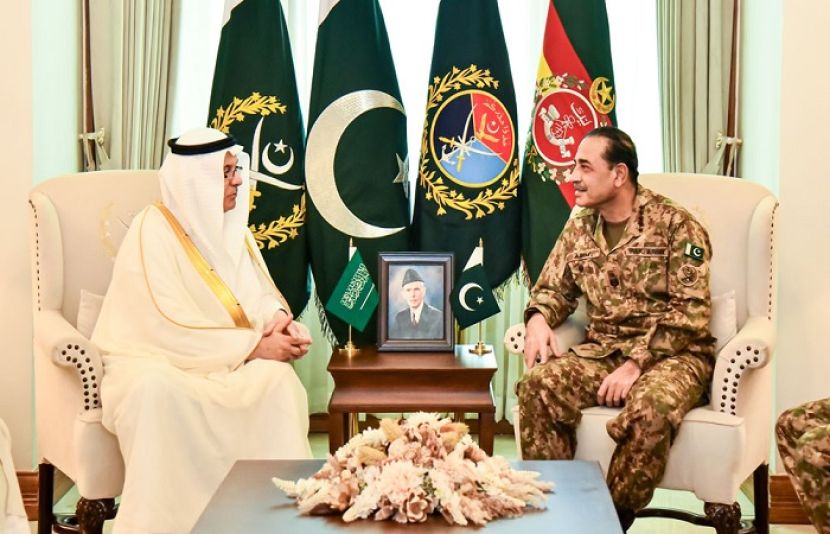 سعودی عرب کے وزیر ماحولیات، پانی و زراعت انجینئر عبدالرحمن عبدالمحسن الفدلی جنرل ہیڈکوارٹرز (جی ایچ کیو) راولپنڈی میں فیلڈ مارشل سید عاصم منیر سے ملاقات کر رہے ہیں