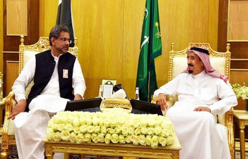 وزیراعظم شاہد خاقان کی سعودی فرمانروا شاہ سلمان سے ملاقات ہوئی 