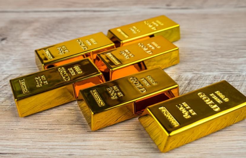 سونے کی فی تولہ قیمت میں ہزاروں روپے کی کمی