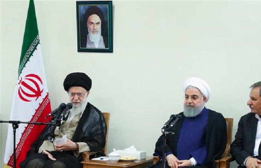 مسائل سے نمٹنے کیلئے ادارے ایرانی صدر کی حمایت کریں، آیت اللہ خامنہ ای