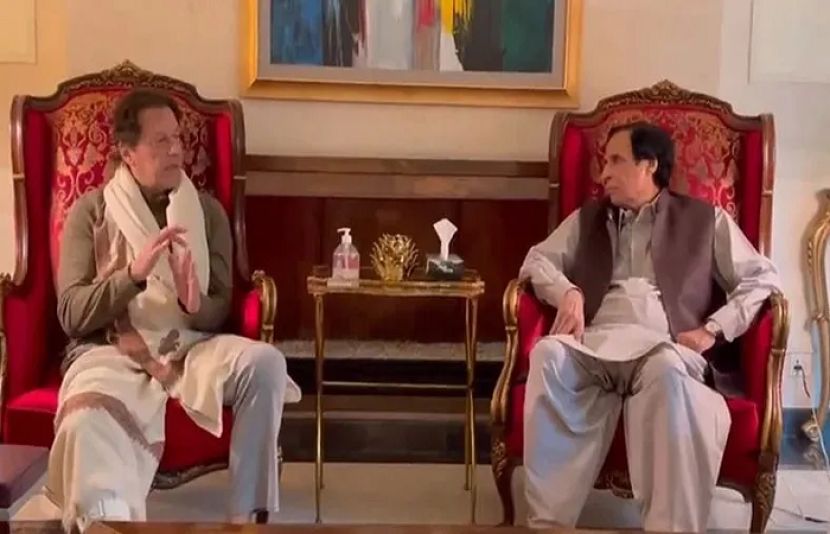 عمران خان اور پرویز الہیٰ کا نگراں وزیراعلیٰ پنجاب کی تقرری  کوعدالت میں چلینج کرنے پر اتفاق