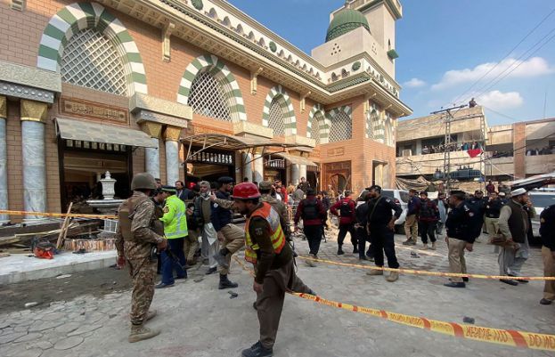 پشاور پولیس لائنز کے قریب واقع مسجد میں ہونے والے دھماکے سے 100 سے زائد افراد شہید ہو گئے تھے ۔ 