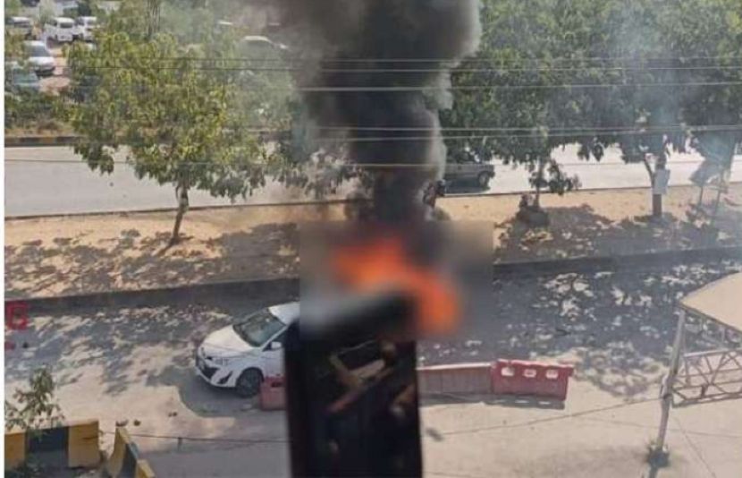 اسلام آباد کے علاقے جی-11 میں منگل کی دوپہر ظہر کے وقت جوڈیشل کمپلیکس کے باہر ہونے والے زوردار خودکش دھماکے نے پورے شہر کو لرزا کر رکھ دیا