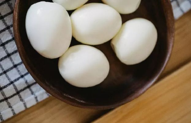 ابلے ہوئے انڈے نہ صرف غذائیت سے بھرپور ہوتے ہیں بلکہ ہفتہ وار کھانے کے مینو کے لیے بھی بہترین انتخاب ہیں