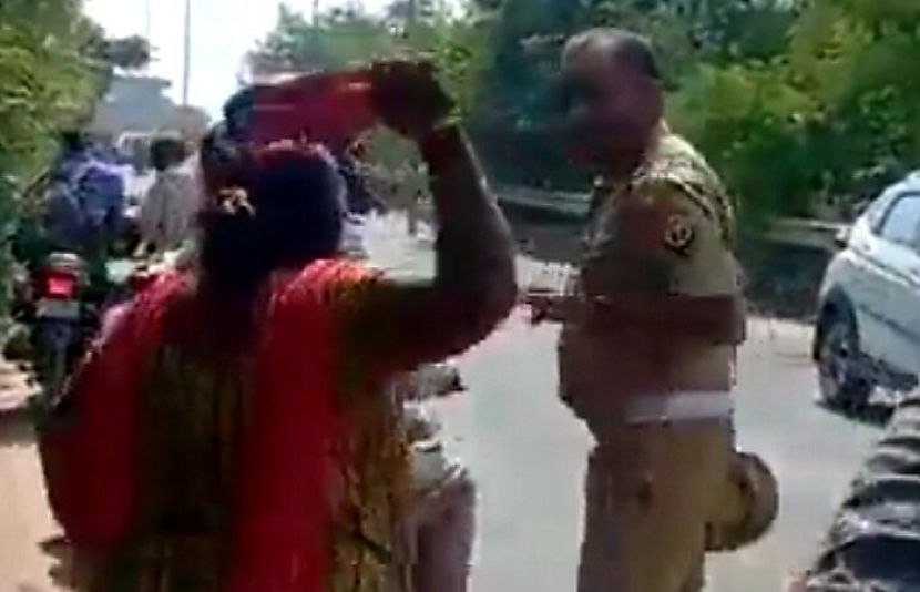 خاتون ڈرائیور کے ہاتھوں پولیس افسر کی دھلائی