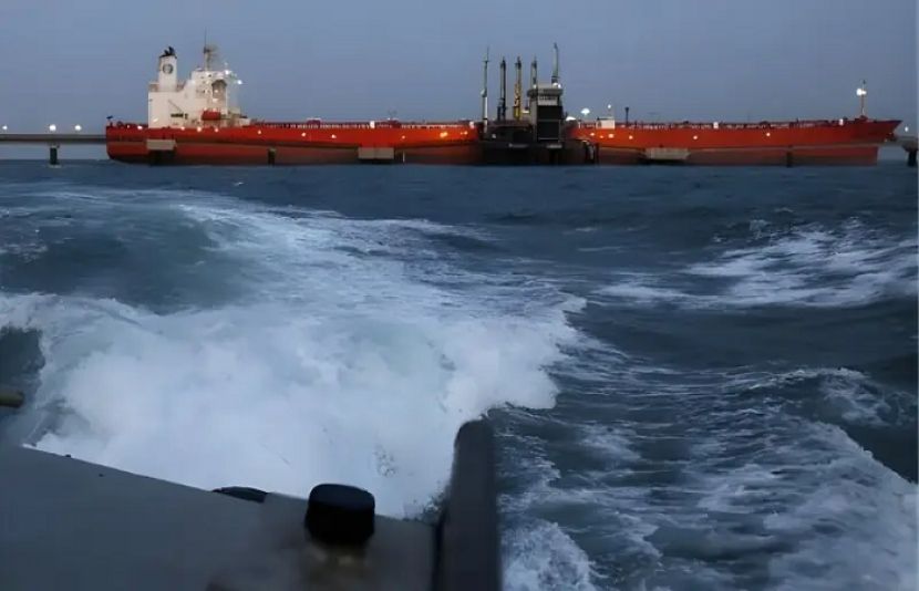 صدر ڈونلڈ ٹرمپ نے اعلان کیا ہے کہ امریکہ نے وینزویلا کے ساحل کے قریب ایک بڑے آئل ٹینکر کو قبضے میں لے لیا ہے