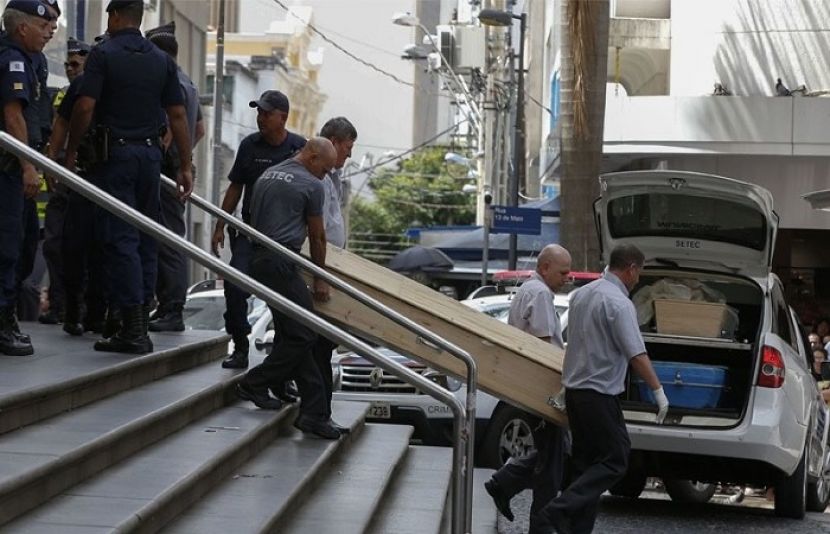 برازیل کے شہر کیمپیانز کے چرچ میں مسلح شخص نے خود کشی کرنے سے قبل فائرنگ کرکے 5 لوگوں کو ہلاک کردیا۔