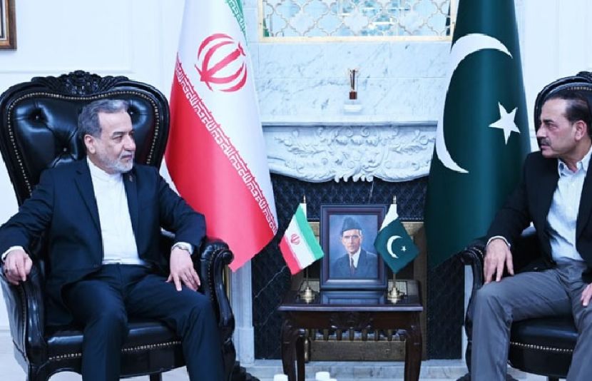 ایرانی وزیر خارجہ عباس عراقچی اور فیلڈ مارشل عاصم منیر