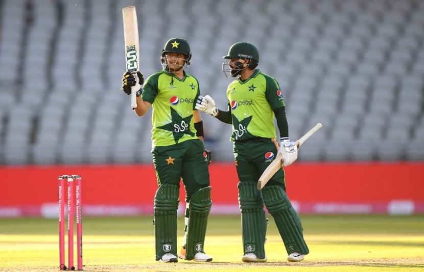 پاکستان نے انگلینڈ کو 5 رنز سے شکست دے کر سیریز 1-1 سے برابر کردی۔
