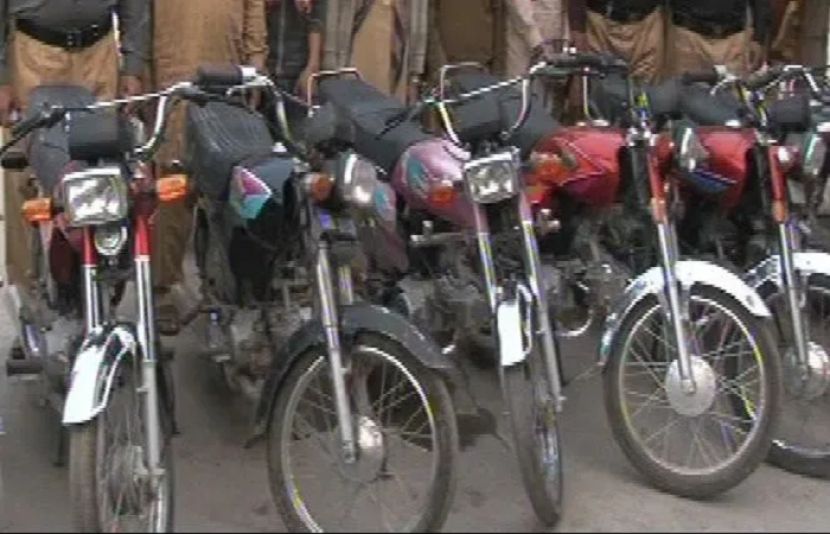 گودام میں چوری کی گئی سیکڑوں موٹرسائیکلیں برآمد 
