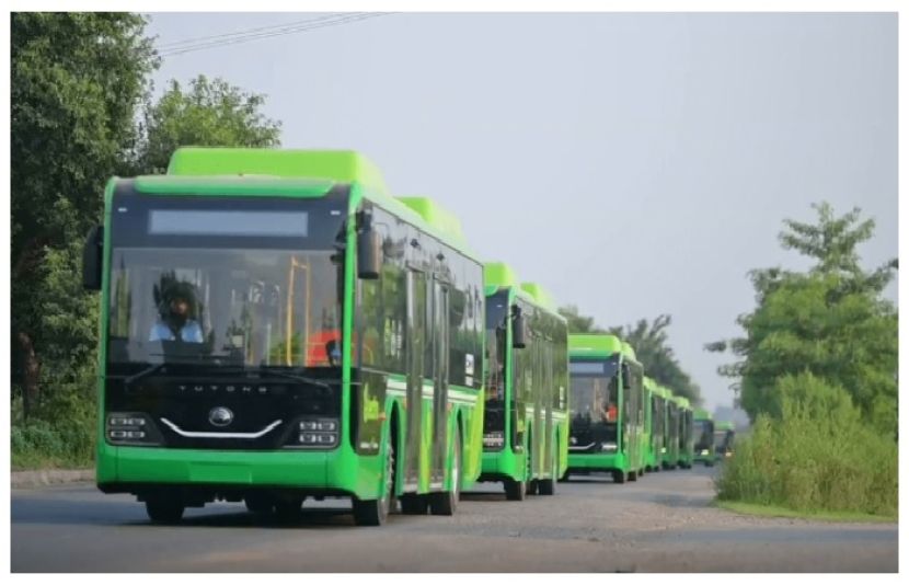 پنجاب حکومت نے صوبے کے 10 اضلاع میں نئی الیکٹرک بسیں دینے کی منظوری دیدی