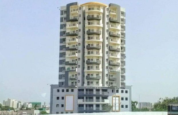 نسلہ ٹاور کو گرانے کے لیے جدید مشینری کا استعمال