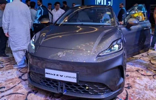 ایم جی موٹر پاکستان نے مقامی مارکیٹ میں اپنی نئی الیکٹرک ہیچ بیک MG4 EV Urban متعارف کرا دی ہے