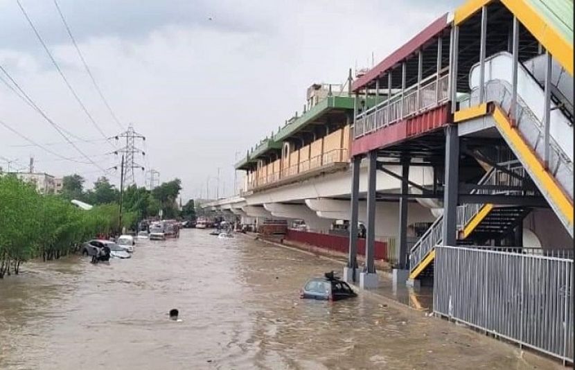 کراچی میں تیز بارش