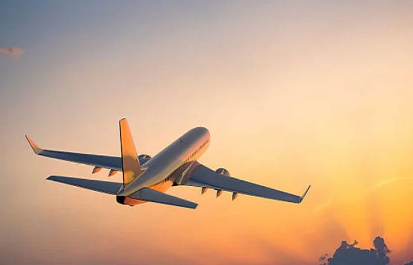 دبئی سے لاہور کے لیے روانہ ہونے والی نجی ائیرلائن کی پرواز کو تکنیکی خرابی کے سبب واپس دبئی ائیرپورٹ پر اتار لیا گیا