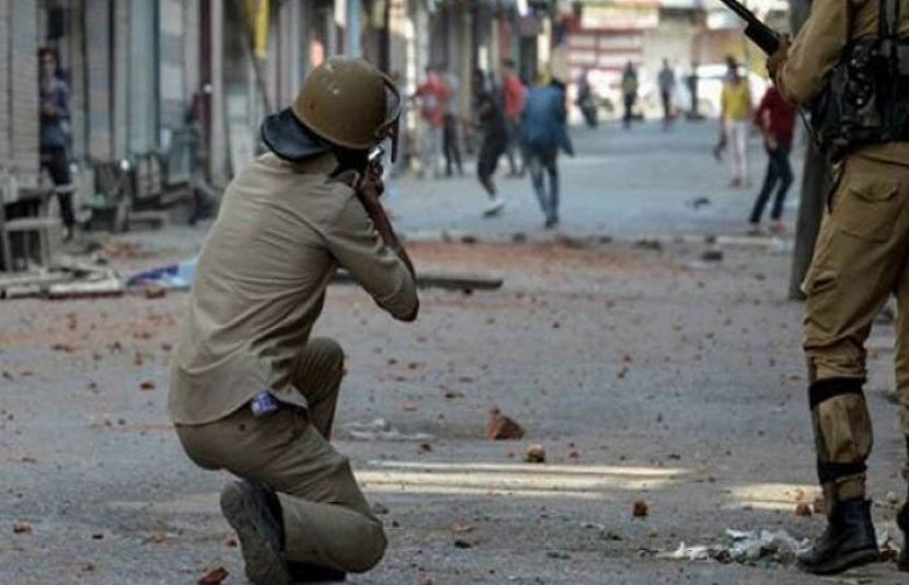 قابض بھارتی فورسز نے مقبوضہ کشمیر میں 4 کشمیریوں کو شہید کردیا ہے