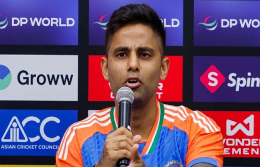 بھارتی کپتان نے ہاتھ ملانے کے سوال پر موقف نہ بدلا