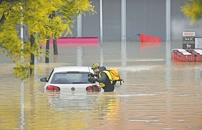 اٹلی میں شدید بارشوں اور سیلاب سے 8 افراد ہلاک