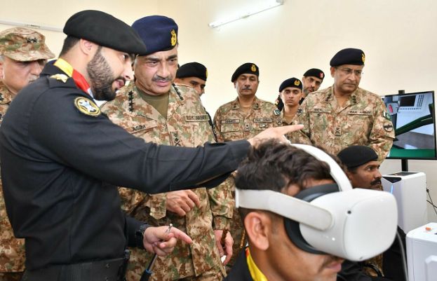 آرمی چیف جنرل عاصم منیرنے جہلم کے قریب ٹلہ فیلڈ فائرنگ رینجز کا دورہ کیا