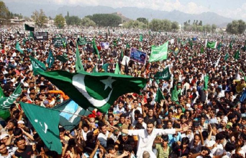 مقبوضہ کشمیر میں پاکستان کا یوم آزادی منایا جارہا ہے
