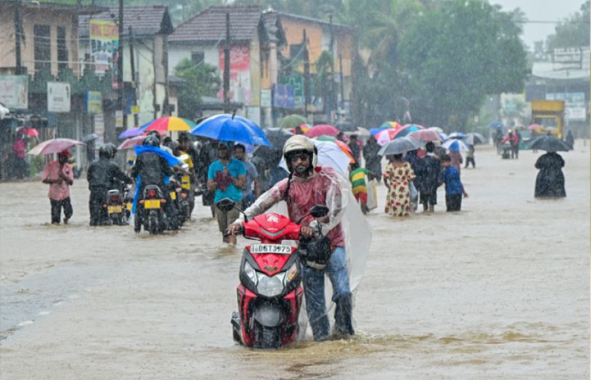 سری لنکا میں سمندری طوفان دتوا کے باعث شدید بارشوں اور سیلاب نے تباہی مچا دی ہے