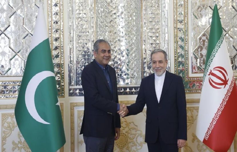 وفاقی وزیر داخلہ محسن نقوی ایران کے سرکاری دورے پر تہران پہنچ گئے جہاں وہ اعلیٰ حکام سے ملاقاتیں کریں گے