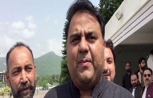 (ن) لیگ کا یہی رویہ رہا تو نوازشریف کے جیل ٹرائل پر نظرثانی کی جاسکتی ہے: فواد