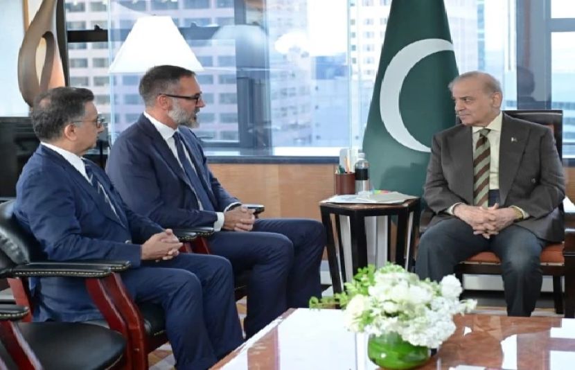 وزیراعظم شہباز شریف نے پرنس رحیم آغا خان سے ملاقات کی اور امن و ترقی کیلیے تعاون جاری رکھنے کا عزم ظاہر کیا
