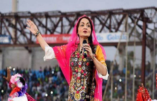 عالمی شہرت یافتہ گلوکارہ شازیہ خشک