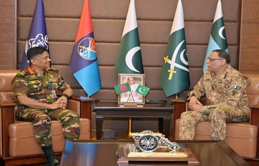 چیئرمین جوائنٹ چیفس آف اسٹاف کمیٹی جنرل ساحر شمشاد مرزا سے بنگلہ دیشی فوج کے کوارٹر ماسٹر جنرل لیفٹننٹ جنرل محمد فیض الرحمان کی ملاقات