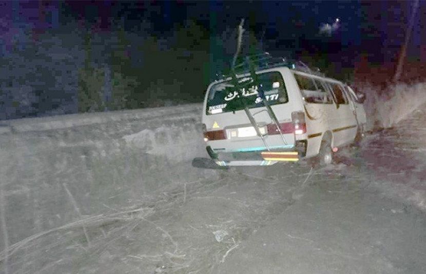 راولپنڈی میں ٹریفک حادثے میں 5 افراد جاں بحق اور متعدد زخمی ہوگئے۔