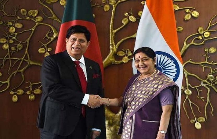 بنگلہ دیش کے وزیر خارجہ ڈاکٹرعبدالمومن اپنی بھارتی ہم منصب سشما سوراج سے ملاقات کر رہے ہیں 