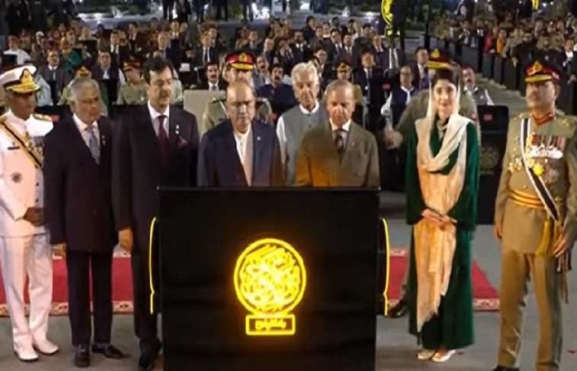 صدرمملکت اور وزیراعظم نے اسلام آباد میں یادگار فتح کا افتتاح کردیا