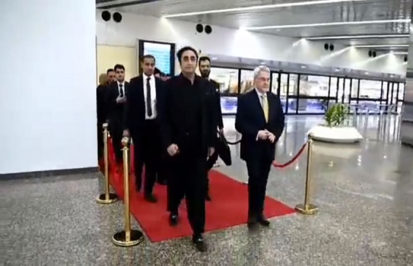 وزیر خارجہ بلاول بھٹو تین روزہ سرکاری دورے پر عراق پہنچ گئے