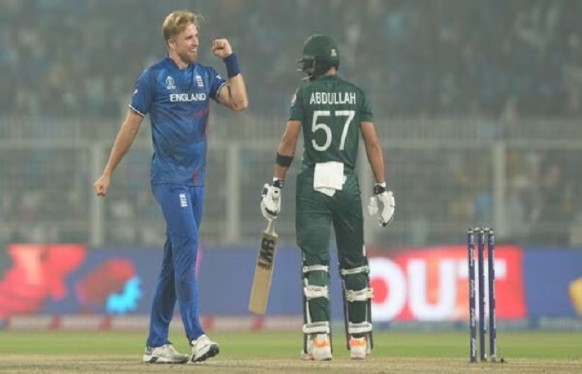 انگلینڈ نے پاکستان کے خلاف ٹاس جیت کر بیٹنگ کا فیصلہ کیا ہے۔