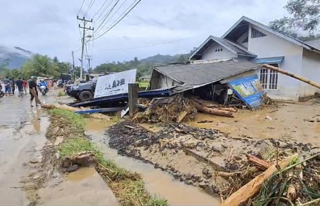 انڈونیشیا میں سیلاب اور لینڈ سلائیڈنگ سے 34 افراد جاں بحق